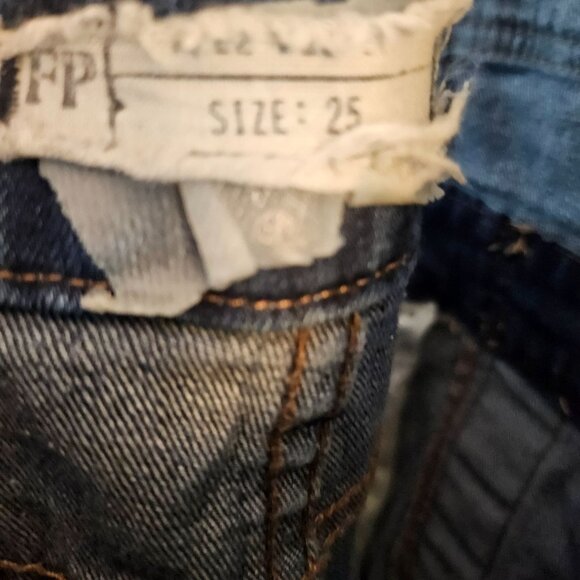 Free People Denim Bib Overalls With Pocket Detailing & Adjustable Straps size 25 - Picture 9 of 9